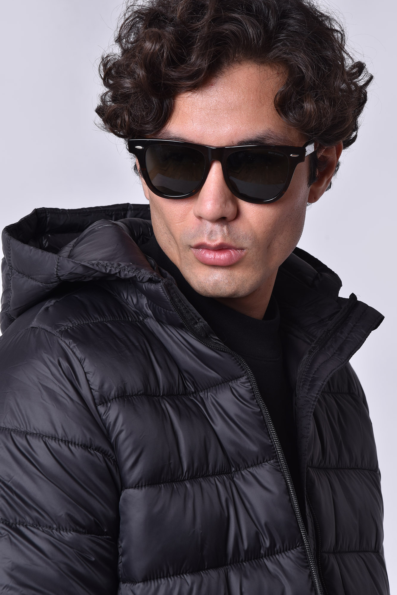 کاپشن کوتاه کلاهدار