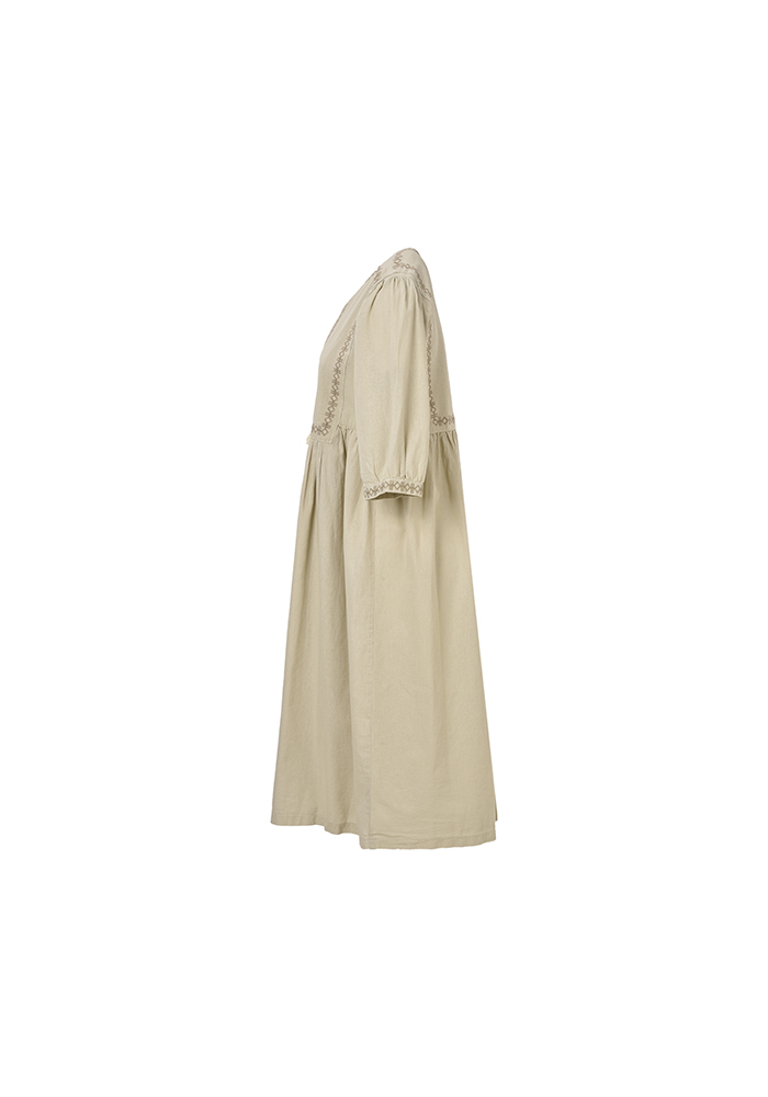 مانتو  گلدوزی دار