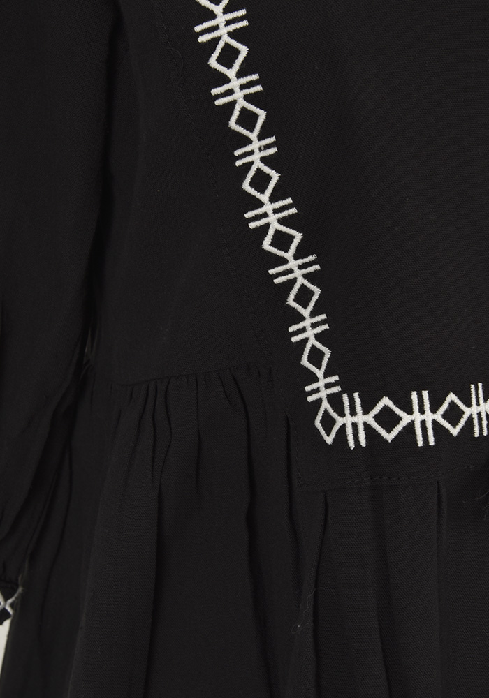 مانتو گلدوزی دار