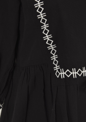 مانتو گلدوزی دار