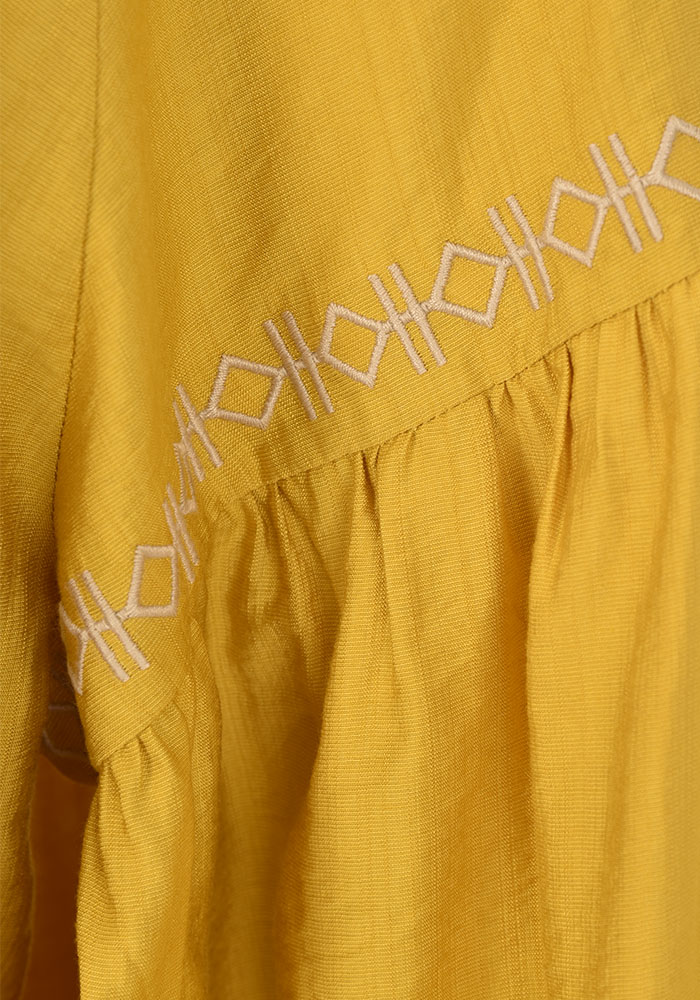 بلوز زنانه آستین بلند گلدوزی شده