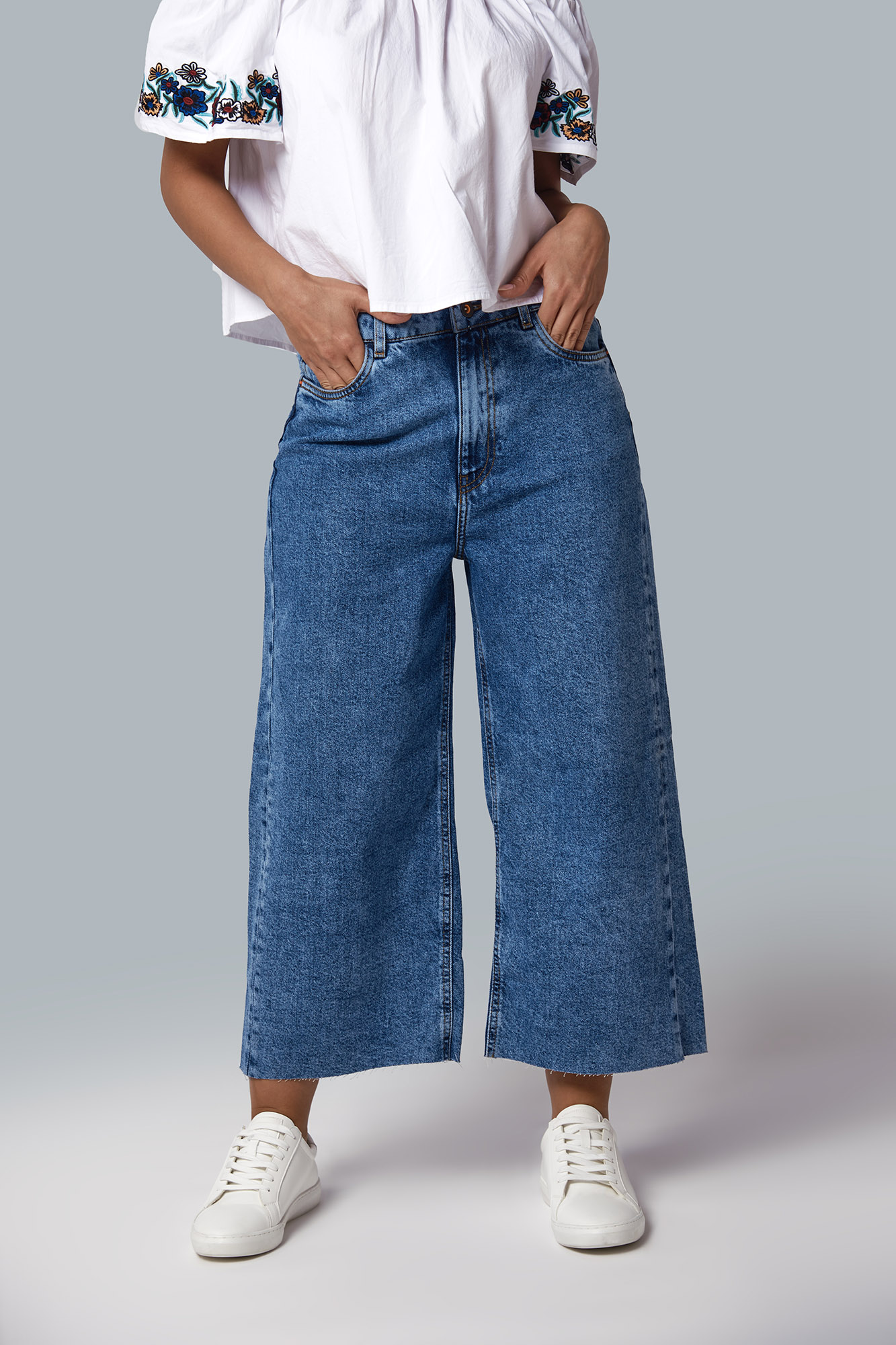 بلوز زنانه آف شولدر گلدوزی دار