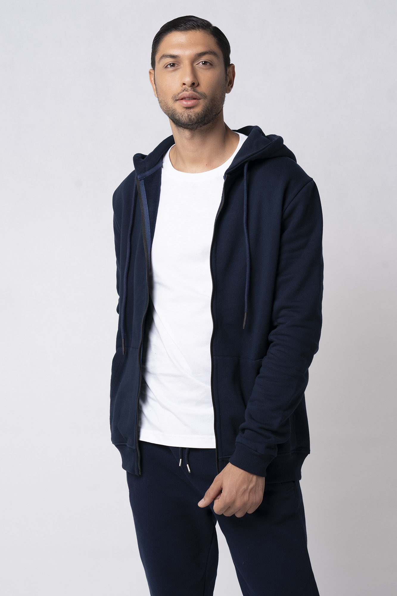 سوئیشرت کلاهدار