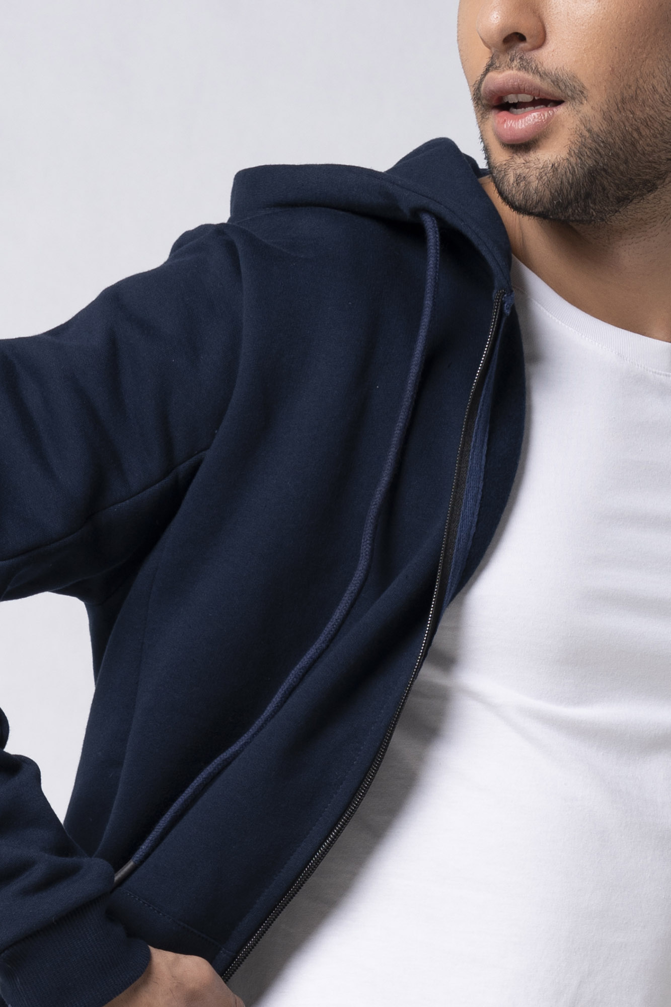 سوئیشرت کلاهدار