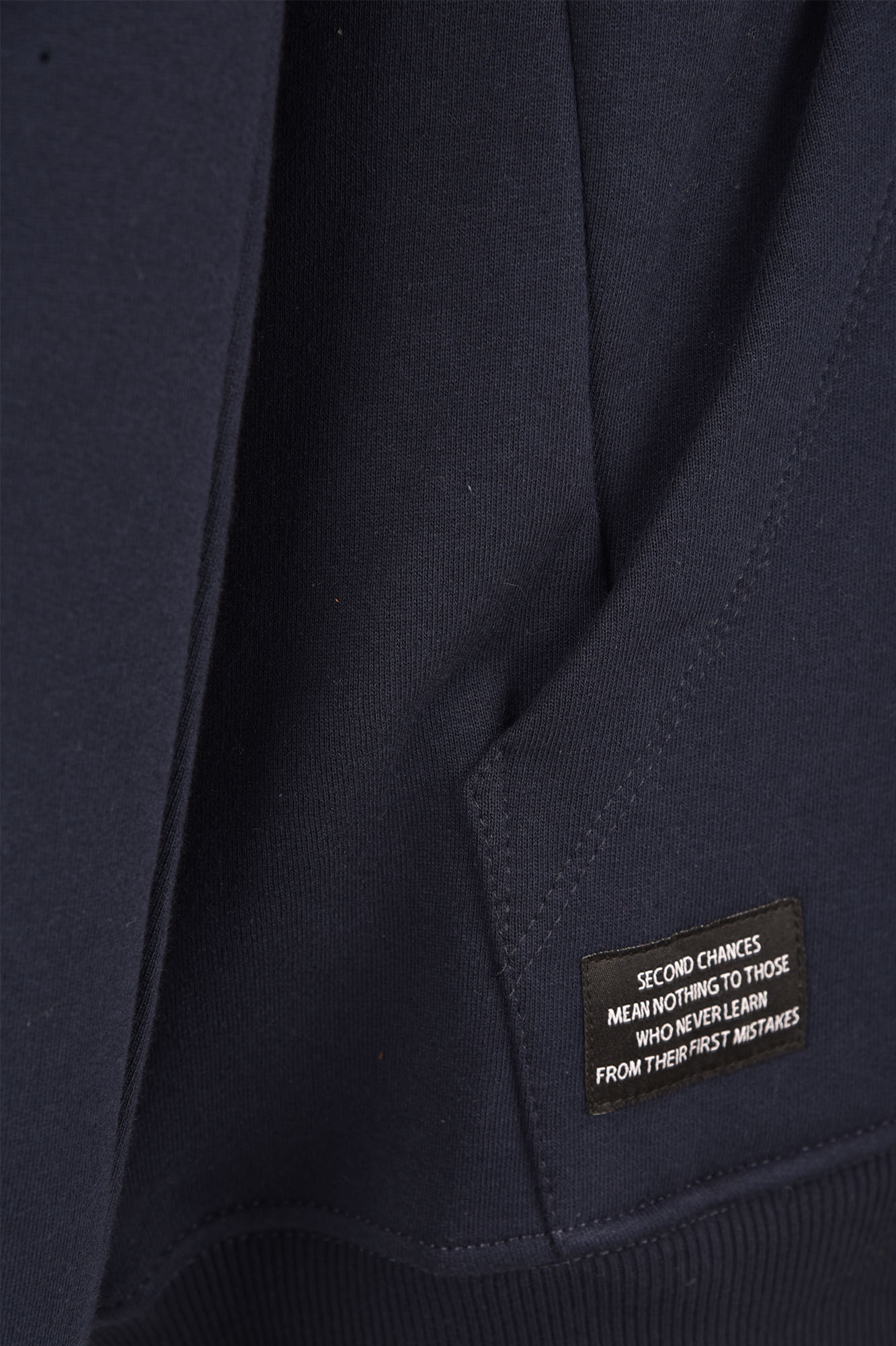 سوئیشرت کلاهدار