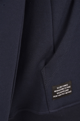 سوئیشرت کلاهدار