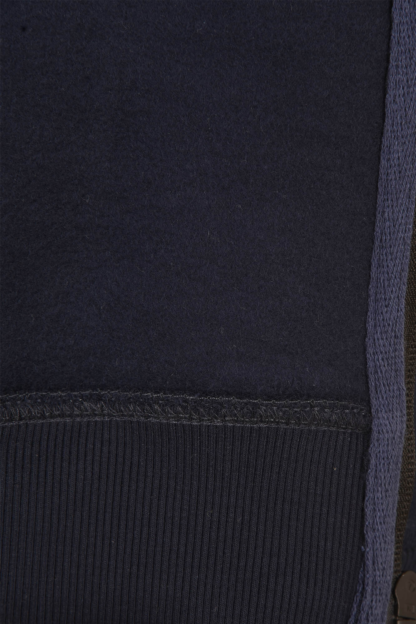 سوئیشرت کلاهدار