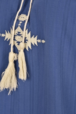 بلوز استین بلند گلدوزی روی پیش و استین