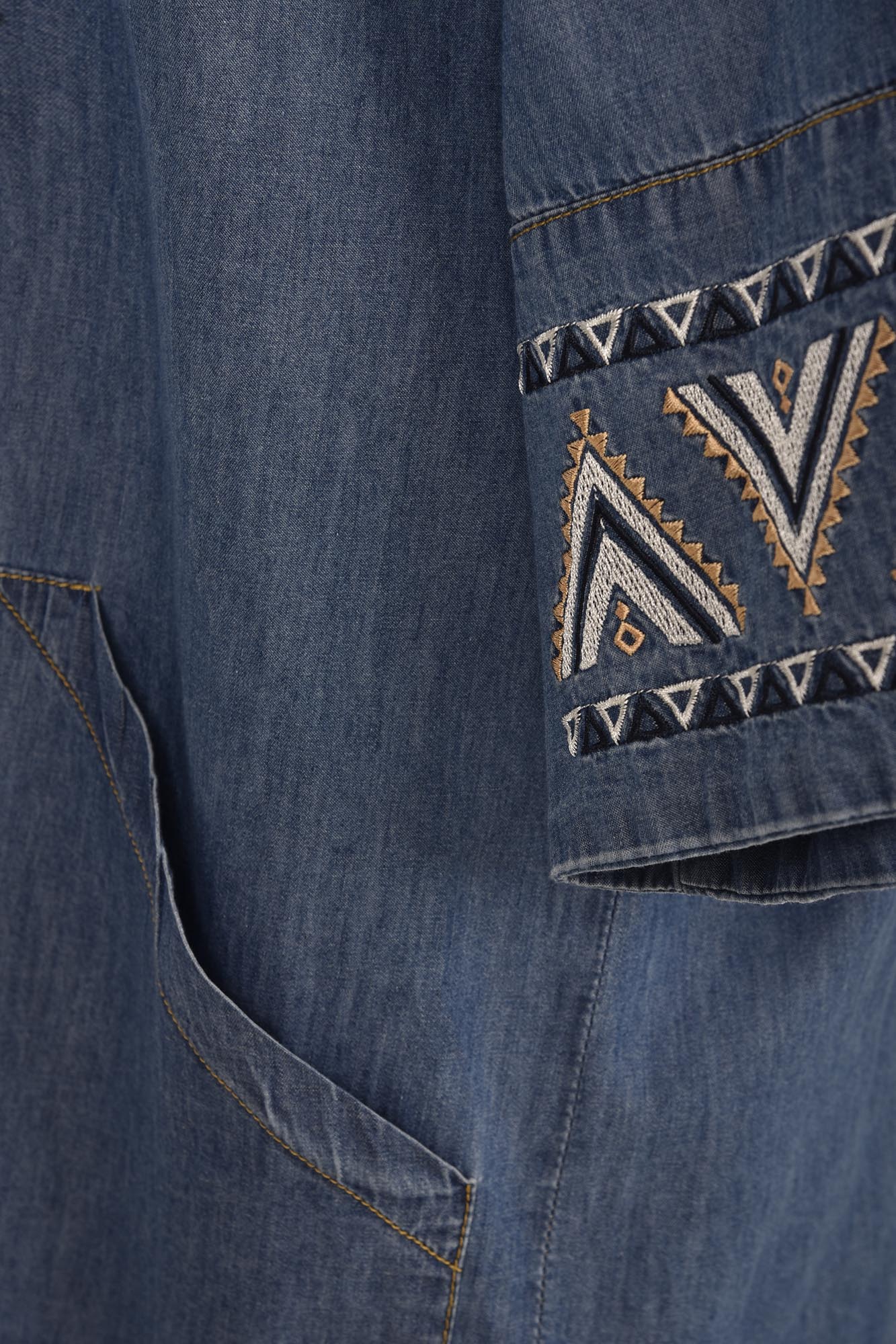 مانتو جین گلدوزی دار