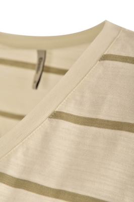 تیشرت آستین کوتاه یقه هفت راه راه