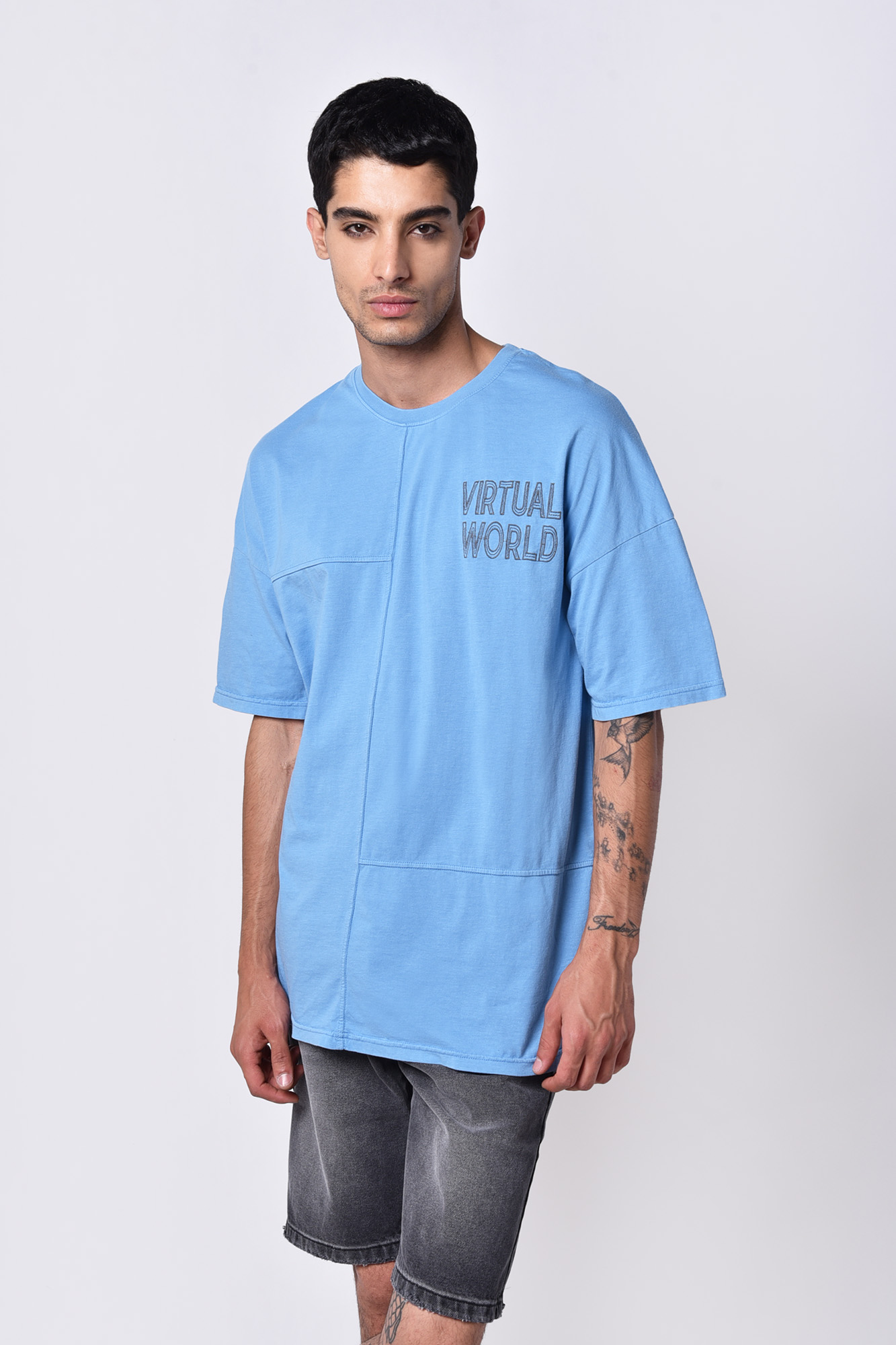 تیشرت آستین کوتاه گلدوزی دار