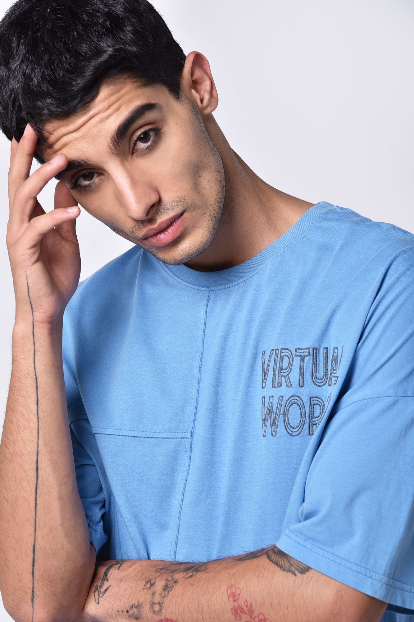 تیشرت آستین کوتاه گلدوزی دار