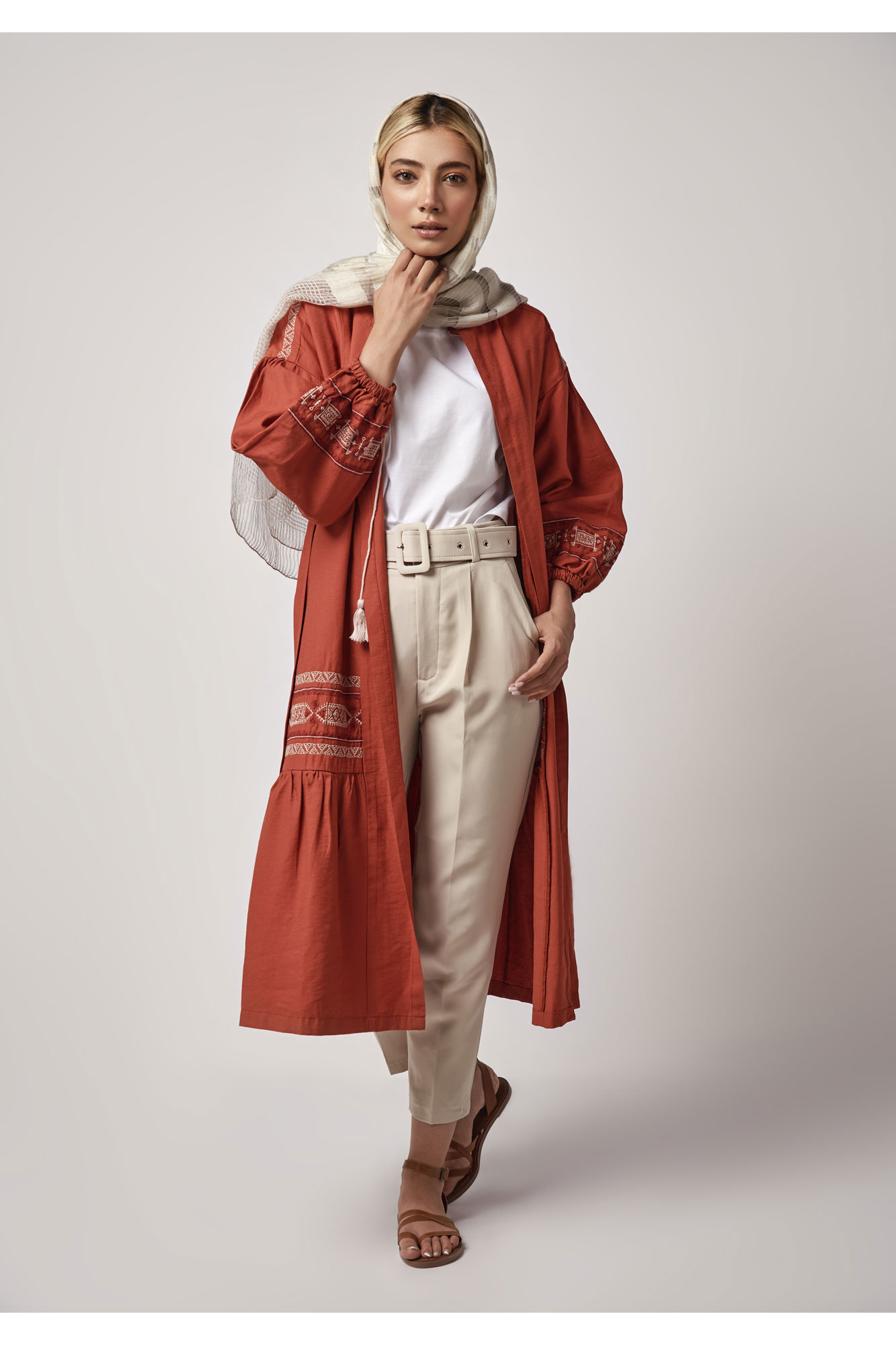 مانتو گلدوزی دار