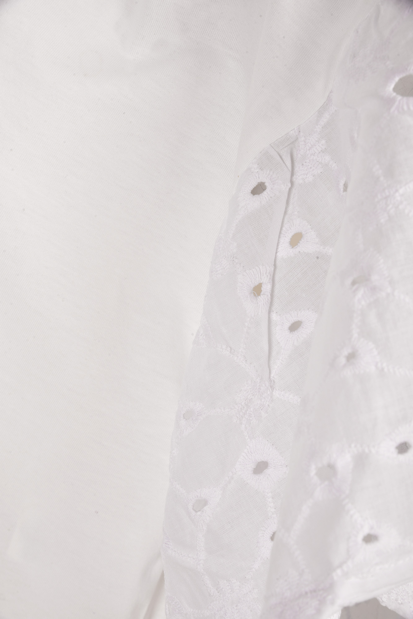 تیشرت یقه گرد آستین طرحدار