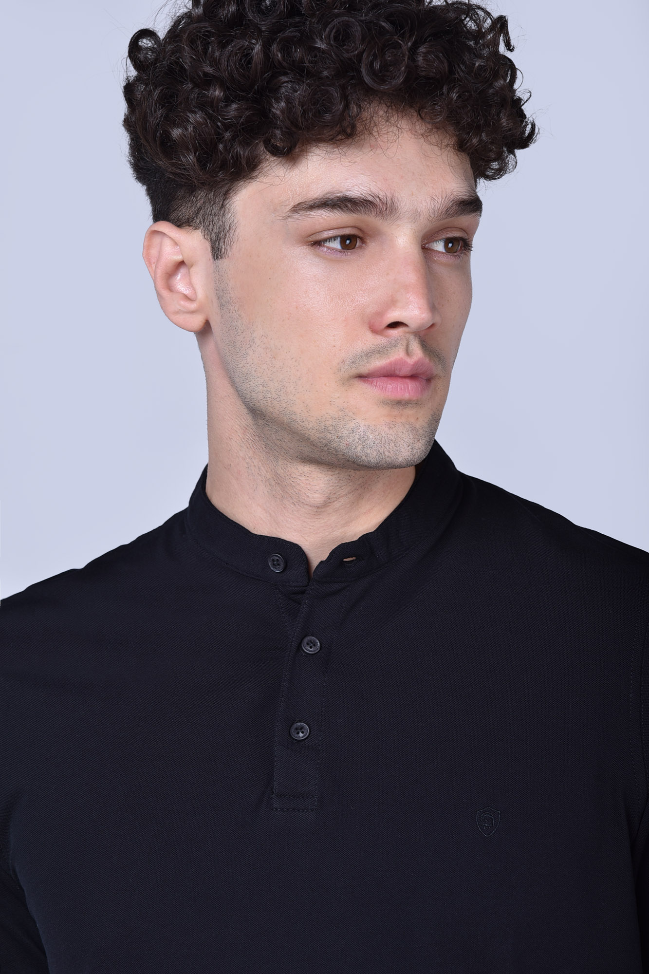 تیشرت آستین کوتاه یقه گرد سه دکمه