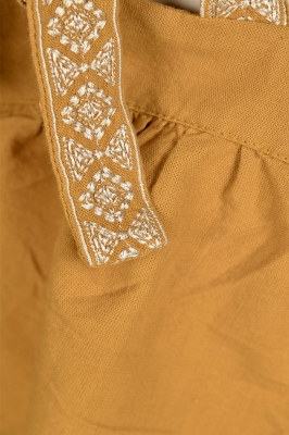 تاپ گلدوزی دار