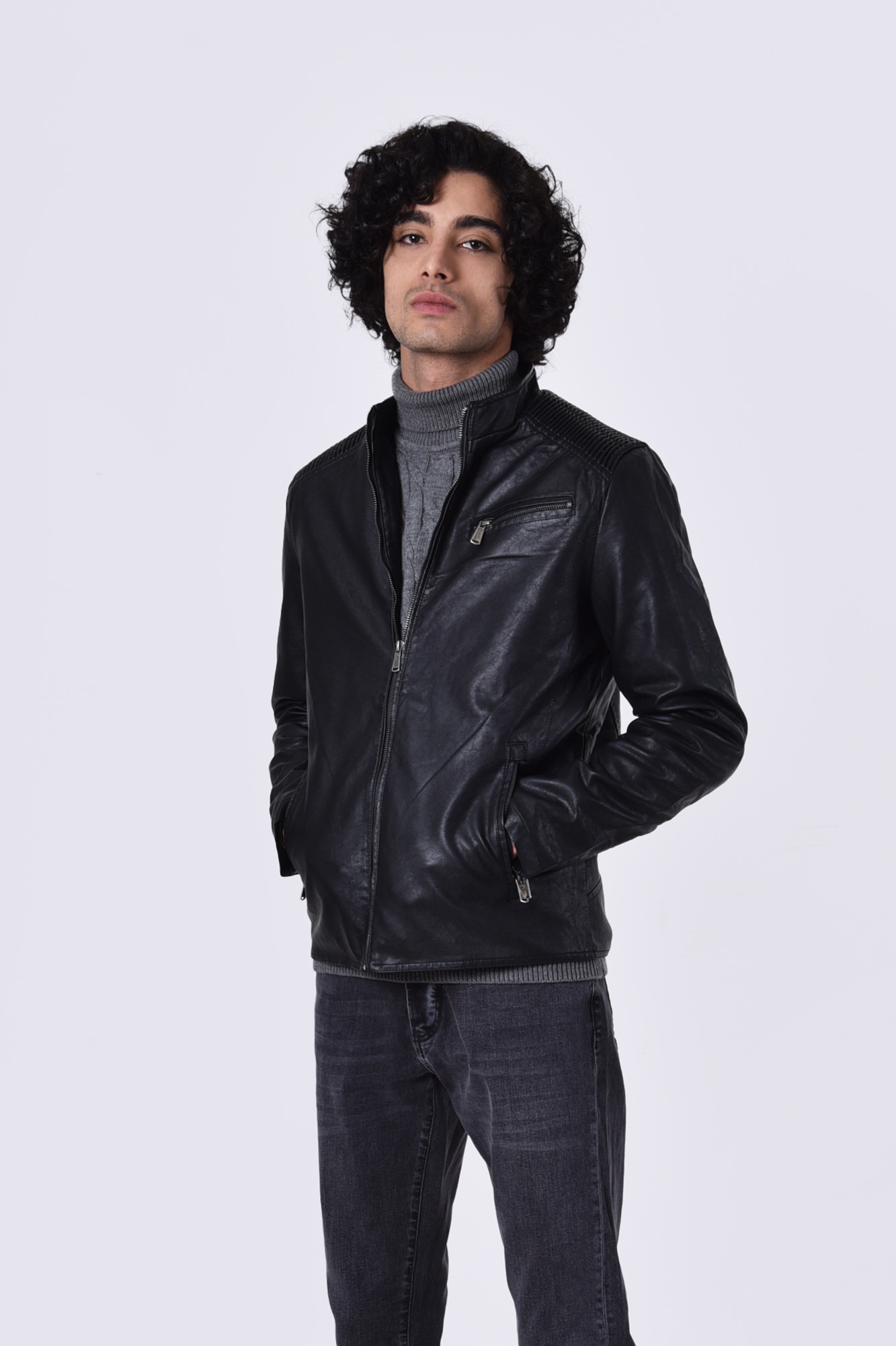 کاپشن چرم سرشانه دوخت دار