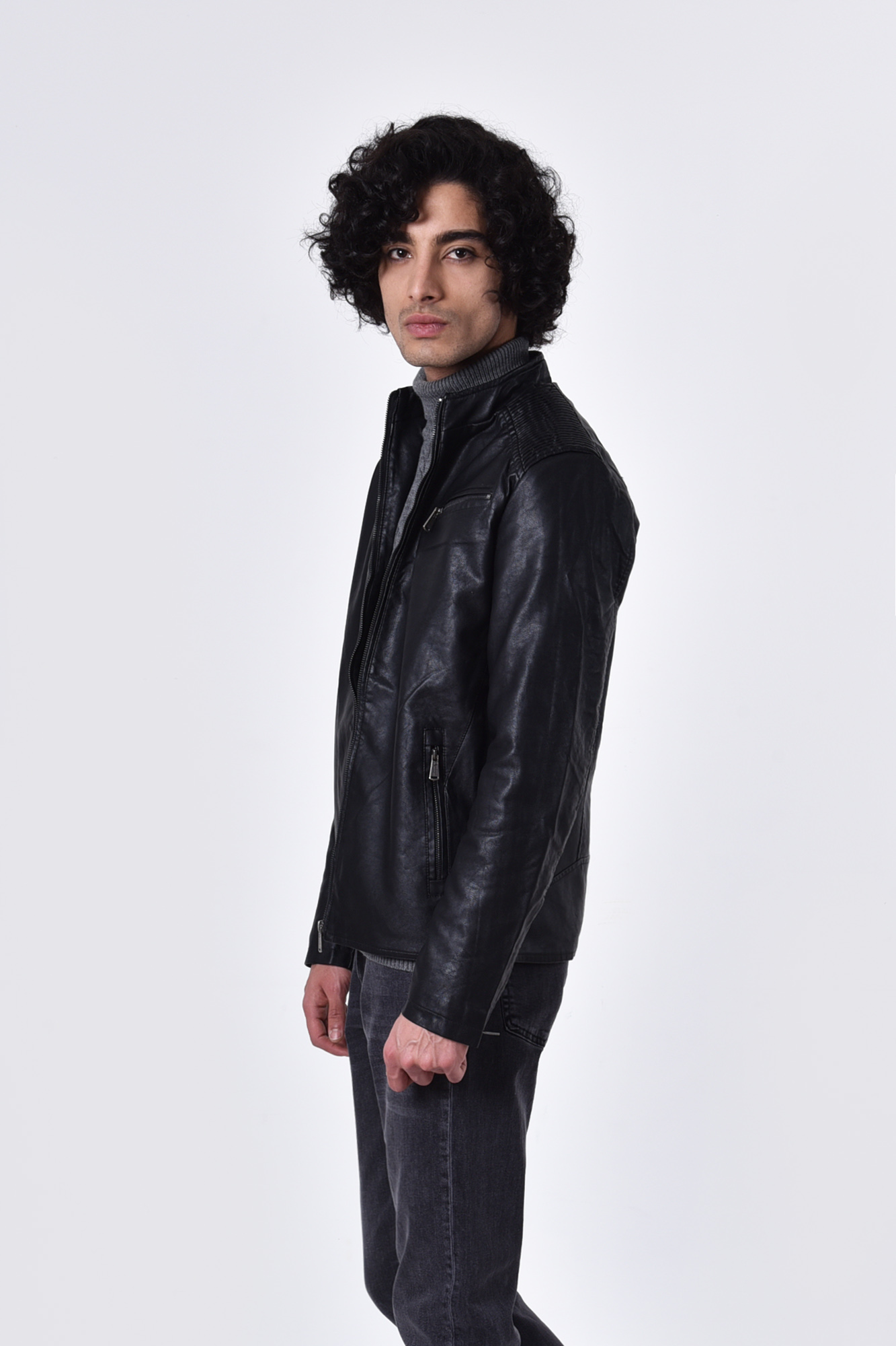 کاپشن چرم سرشانه دوخت دار