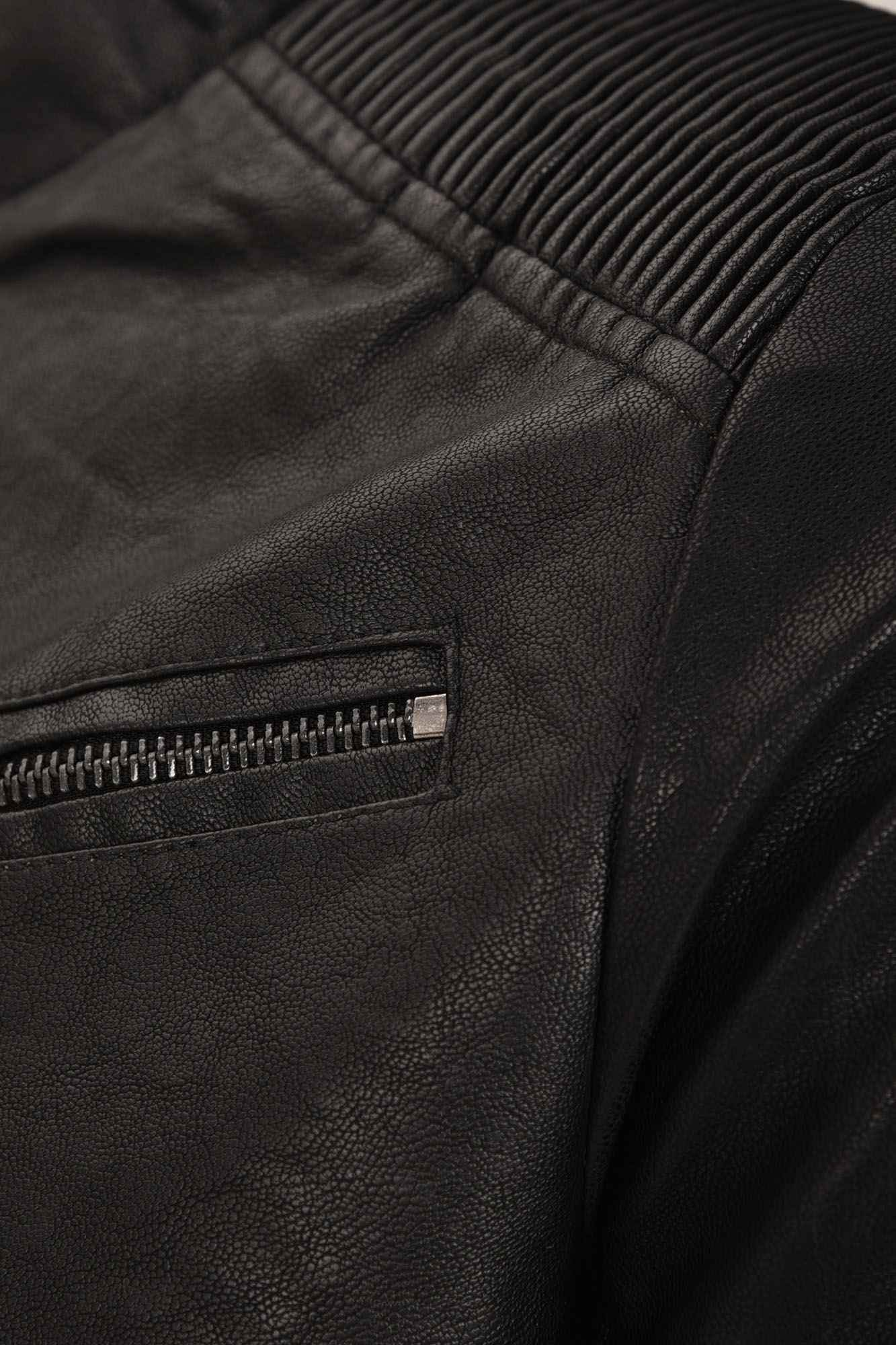 کاپشن چرم سرشانه دوخت دار