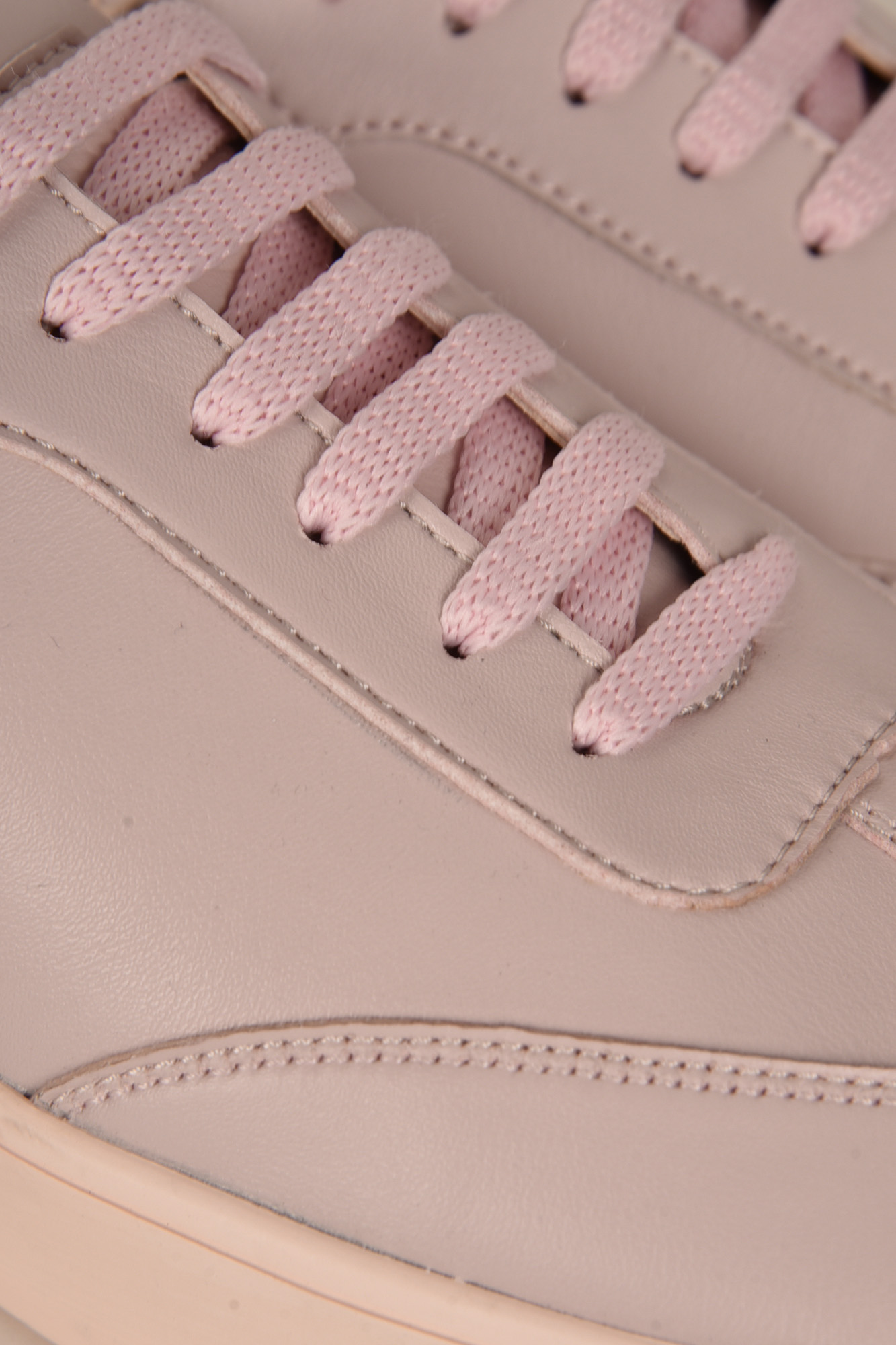 کتونی چرم برش دار