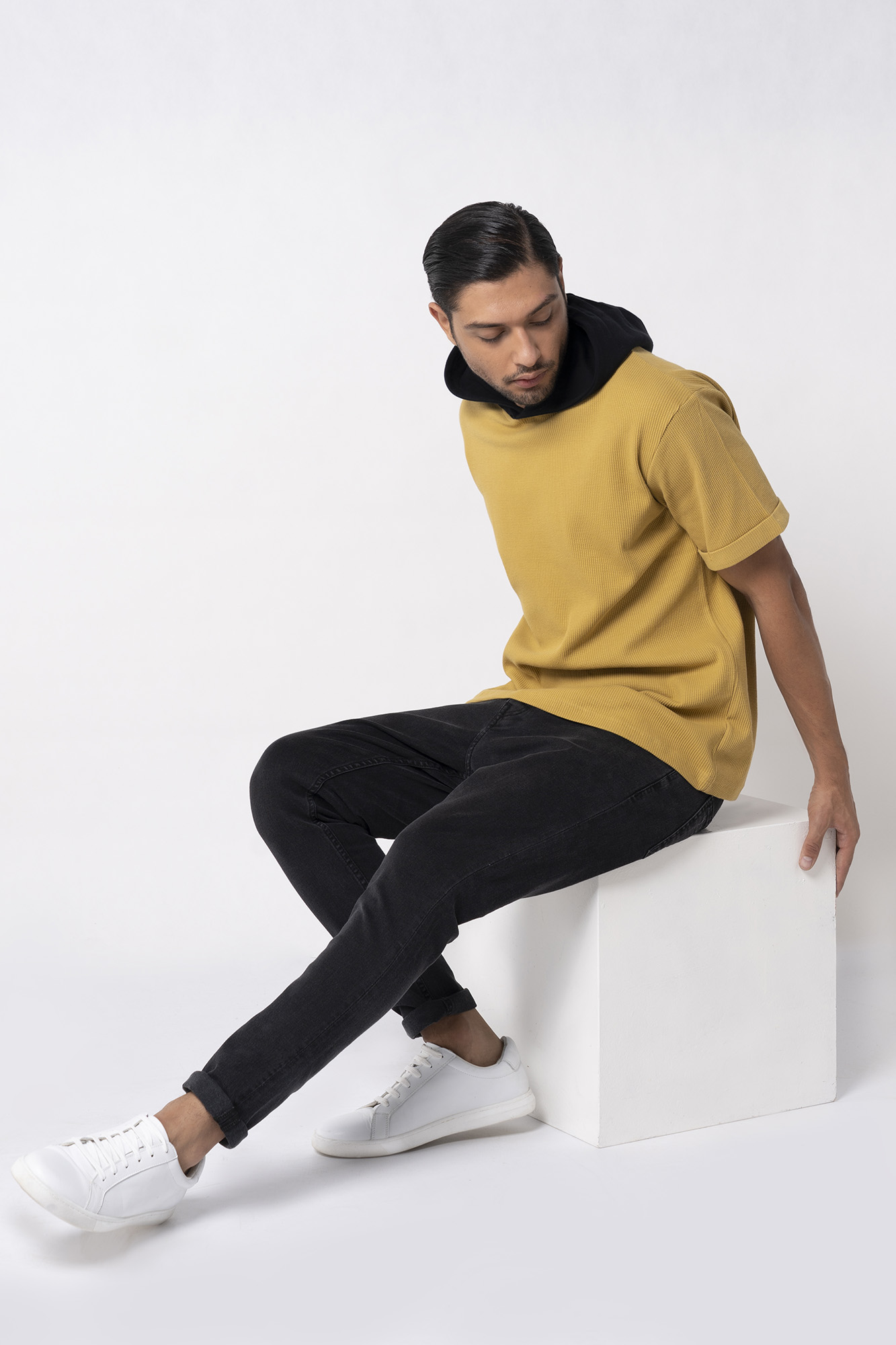 تیشرت آستین کوتاه کلاه دار