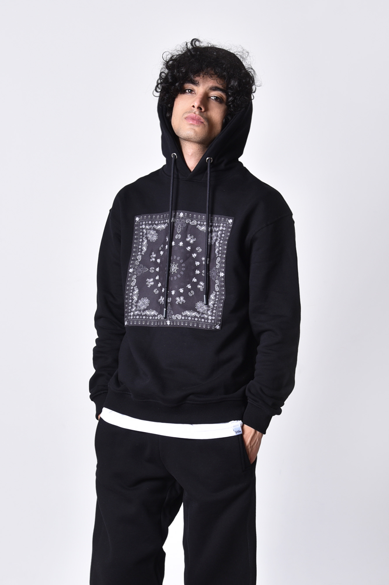 هودی چاپ و گلدوزی دار