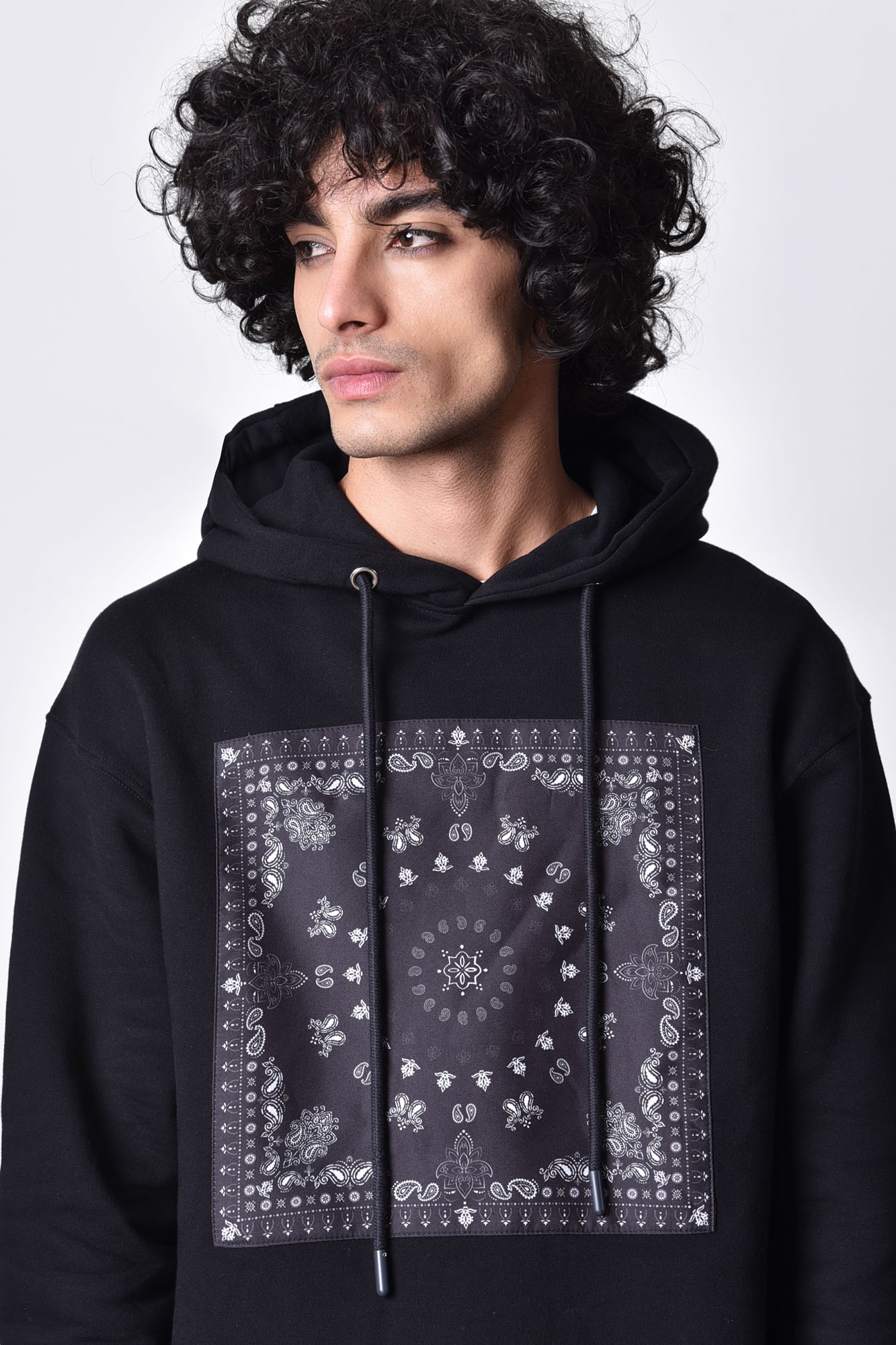 هودی چاپ و گلدوزی دار