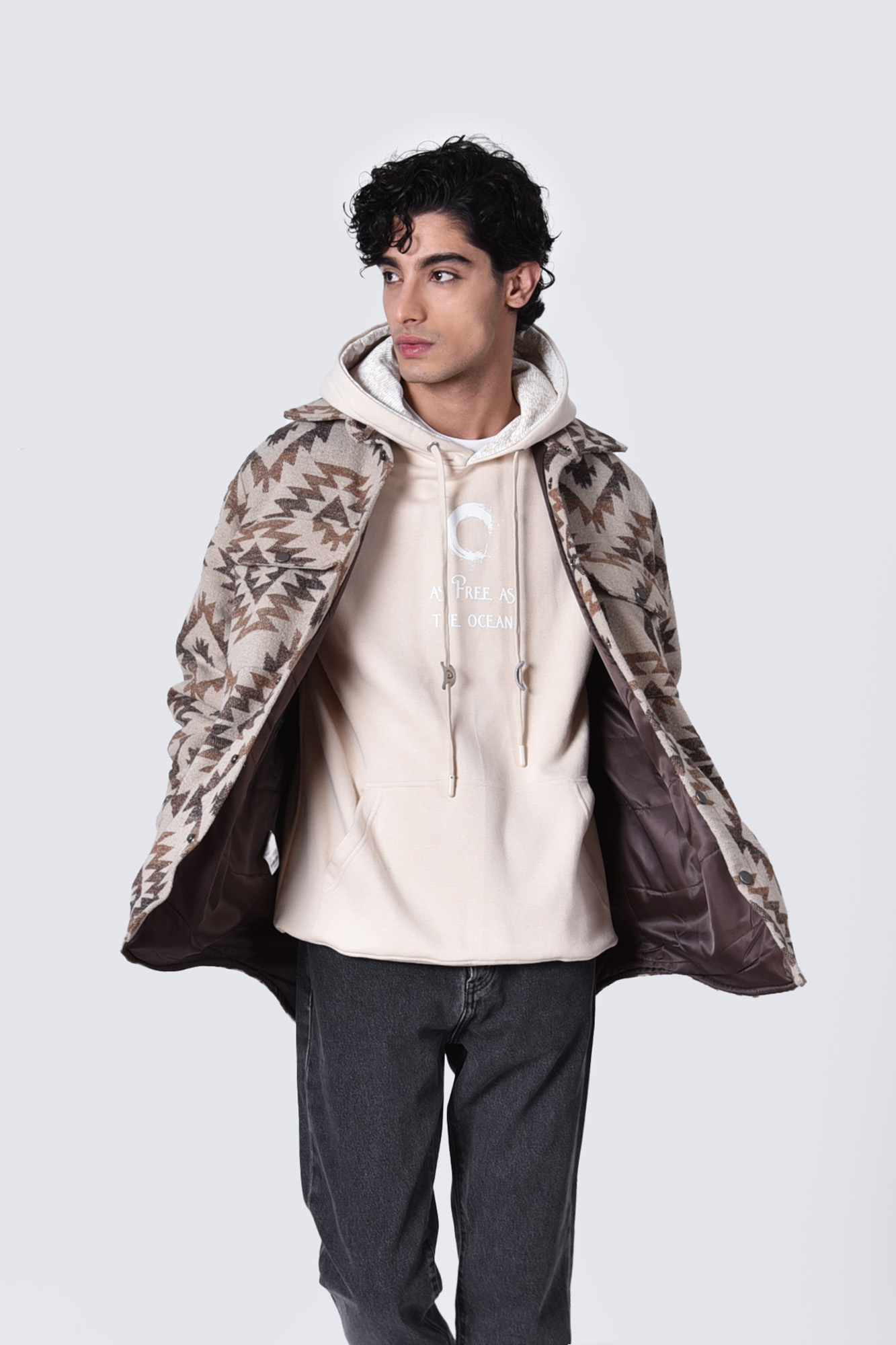 کاپشن طرحدار پشمی