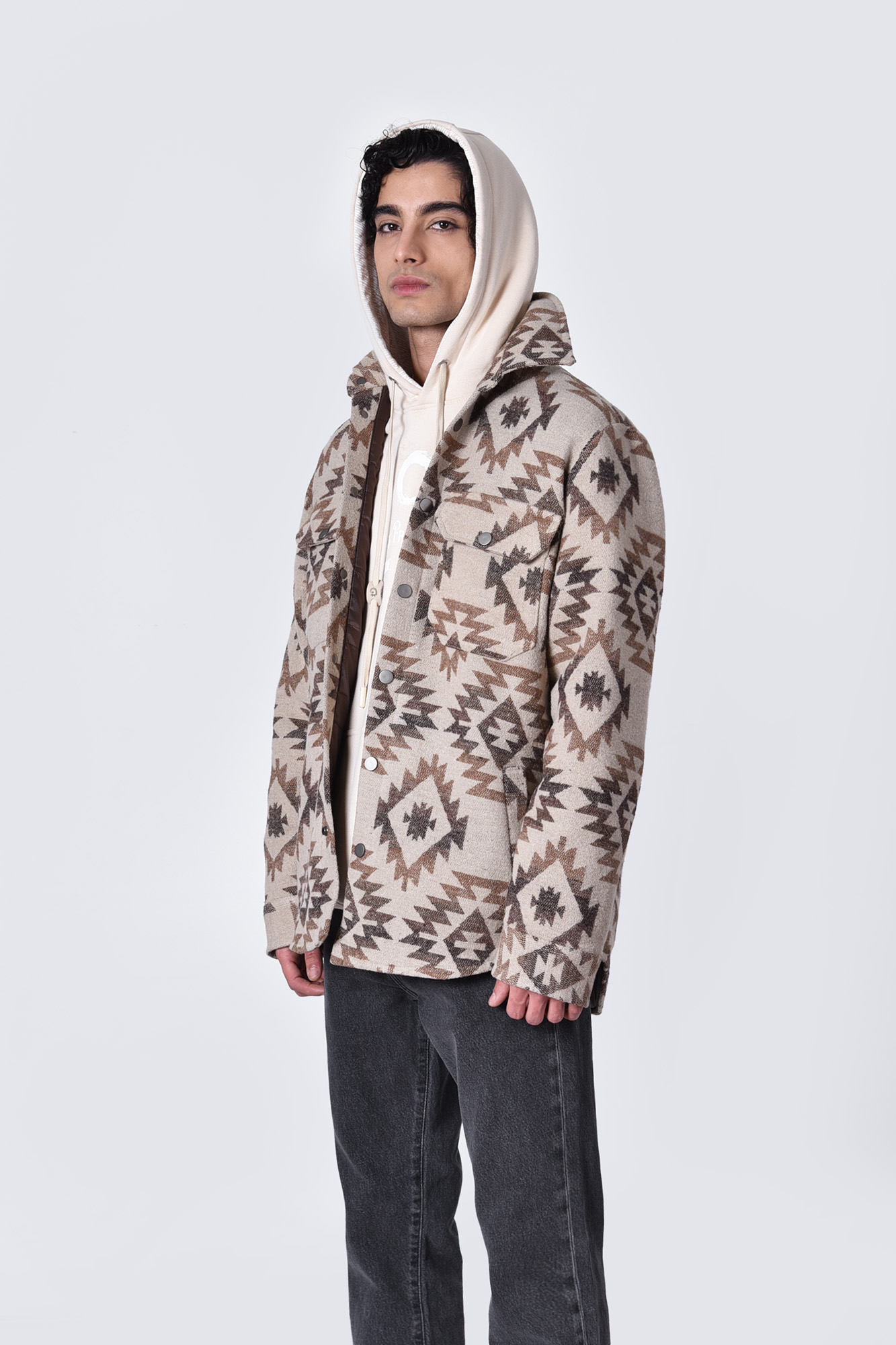 کاپشن طرحدار پشمی