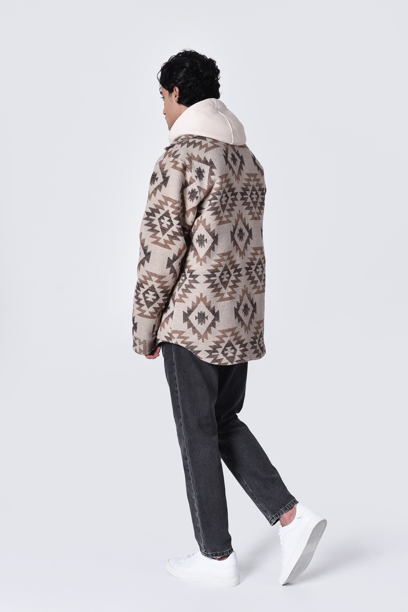 کاپشن طرحدار پشمی