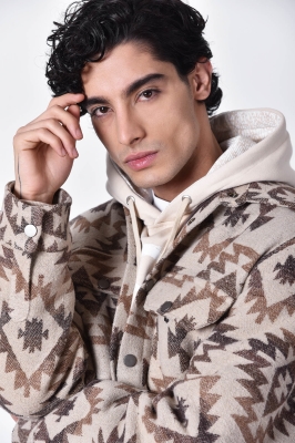 کاپشن طرحدار پشمی