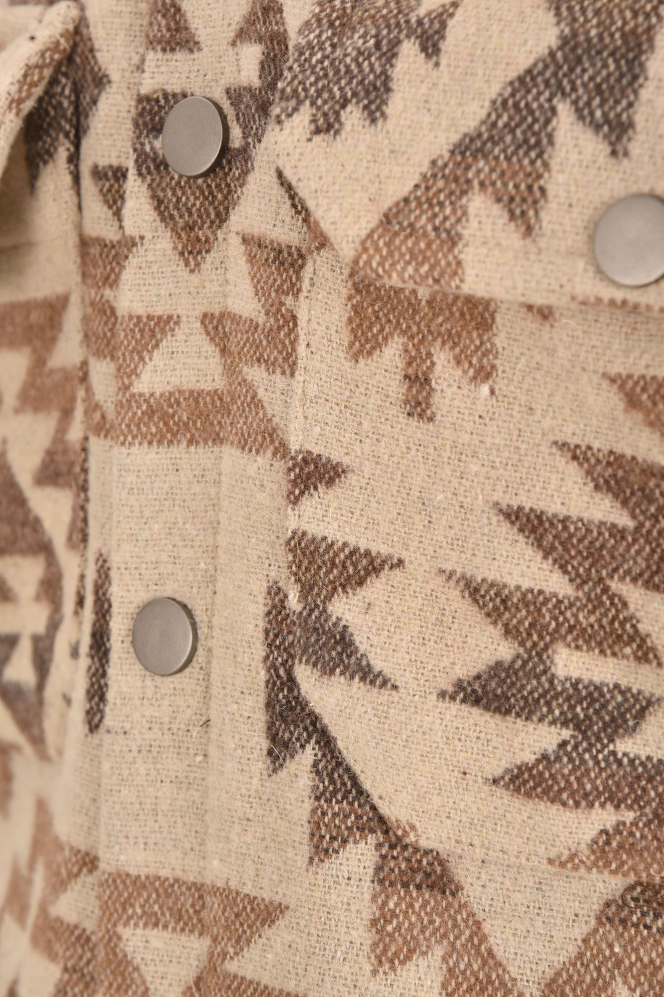 کاپشن طرحدار پشمی