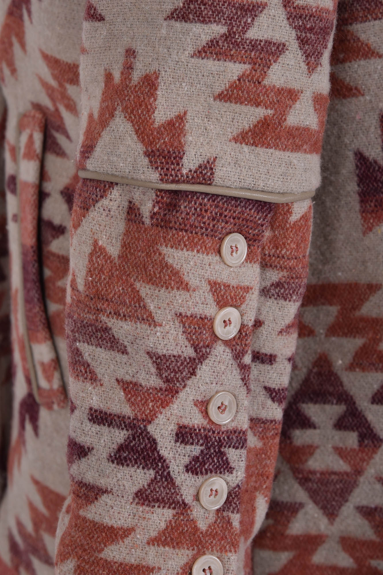 پالتو طرحدار با مغذی چرم