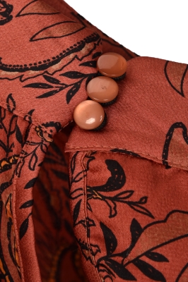 بلوز آستین بلند یقه ایستاده طرحدار