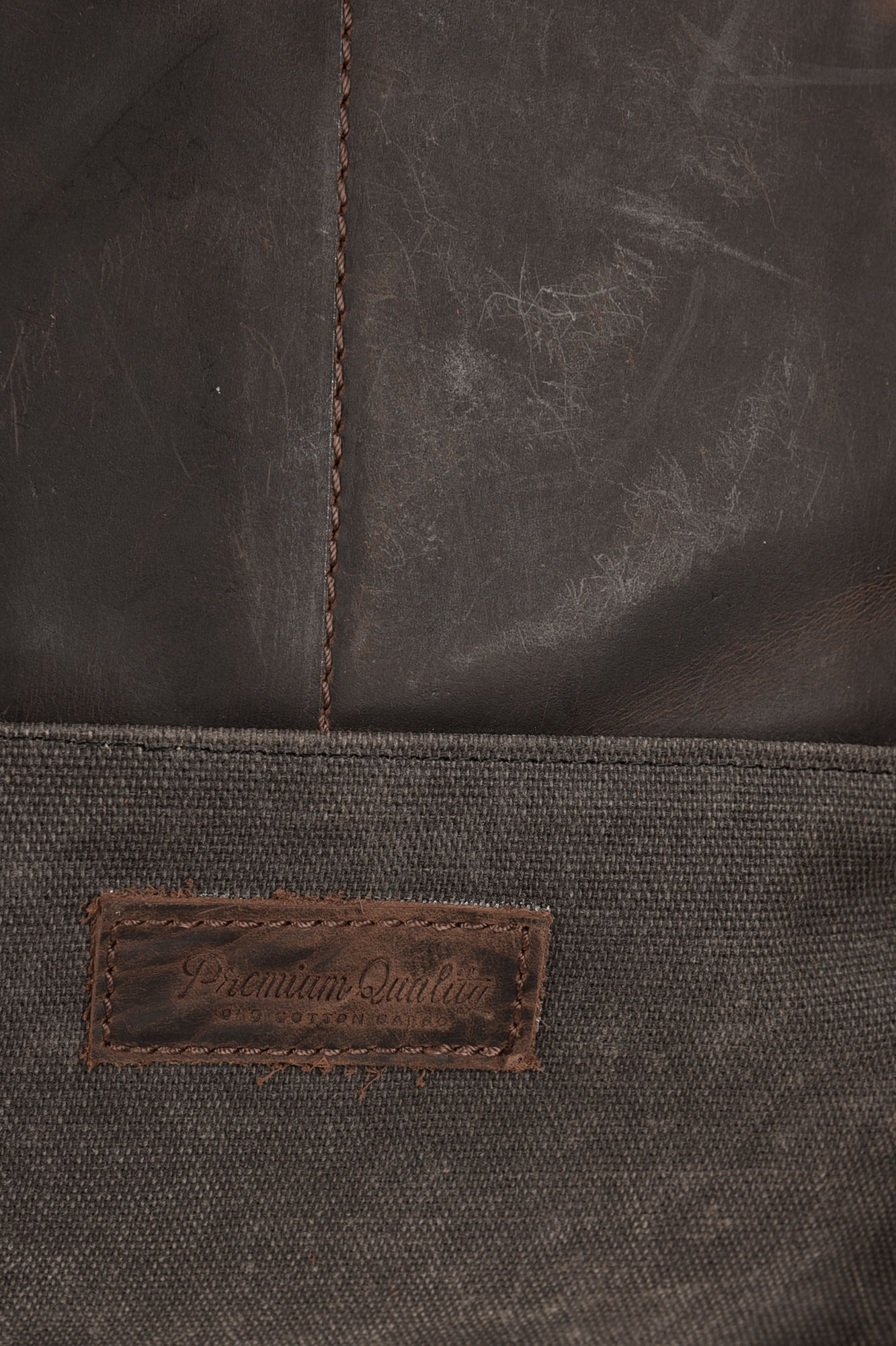 کوله پشتی چرم و برزنت