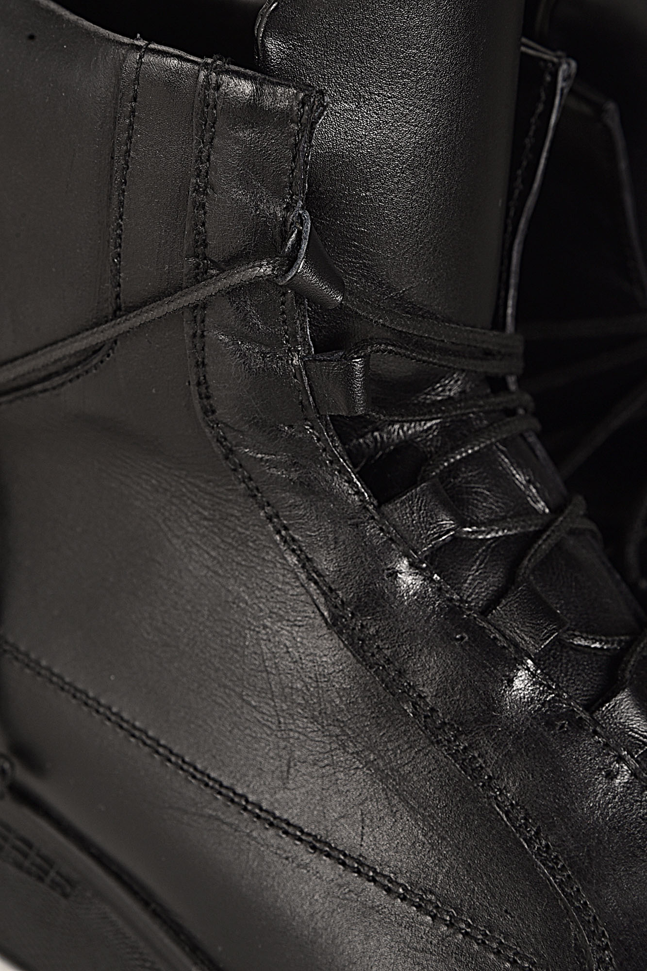 بوت نیم ساق بند دار