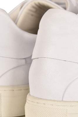 اسنیکرز چرم