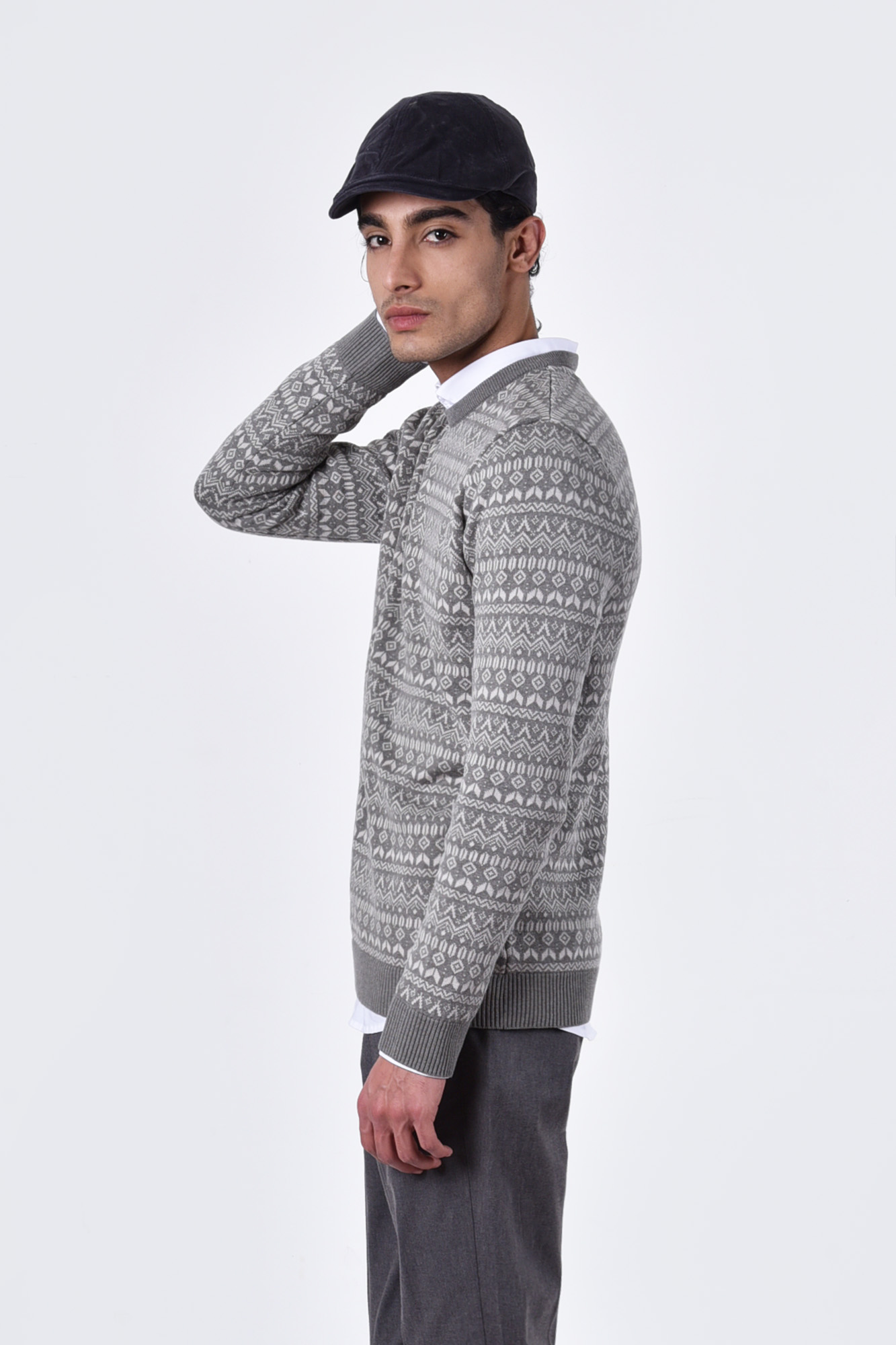 بافت ژاکارد یقه گرد