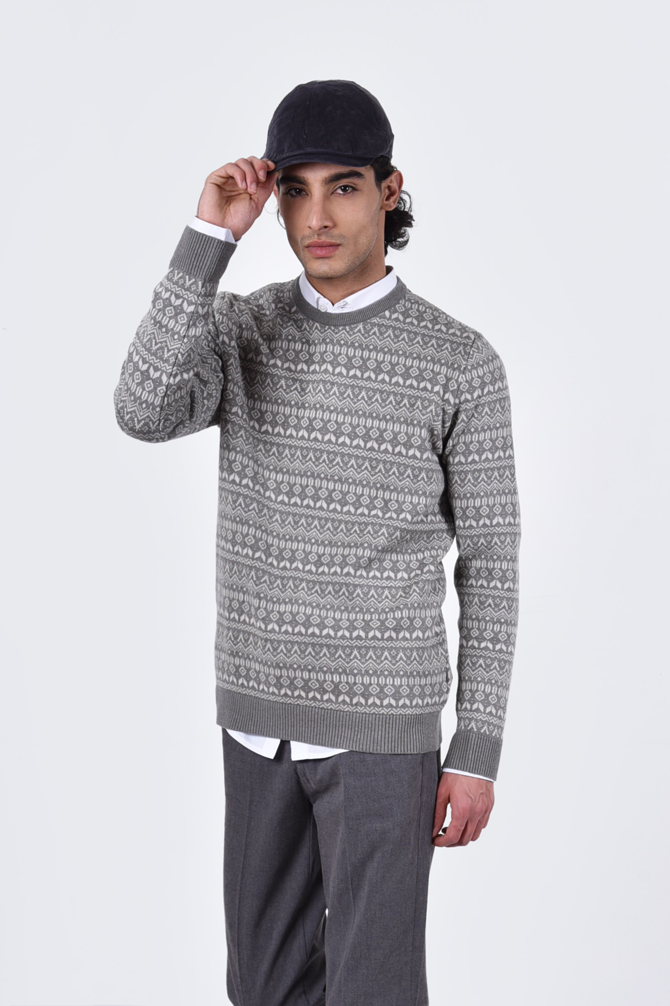 بافت ژاکارد یقه گرد