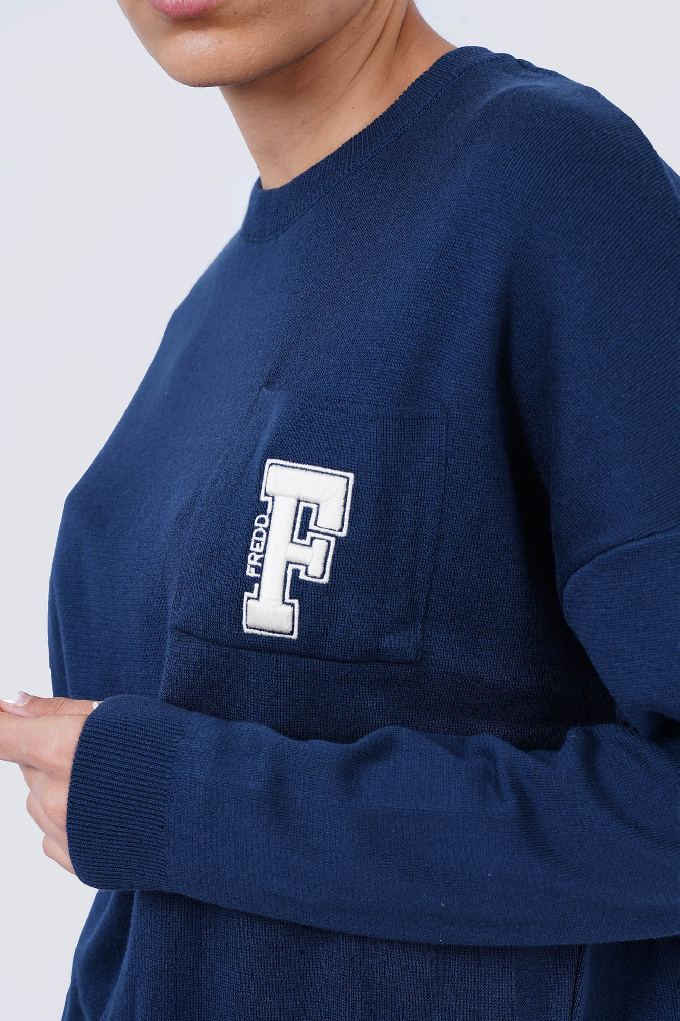 بافت یقه گرد گلدوزی دار