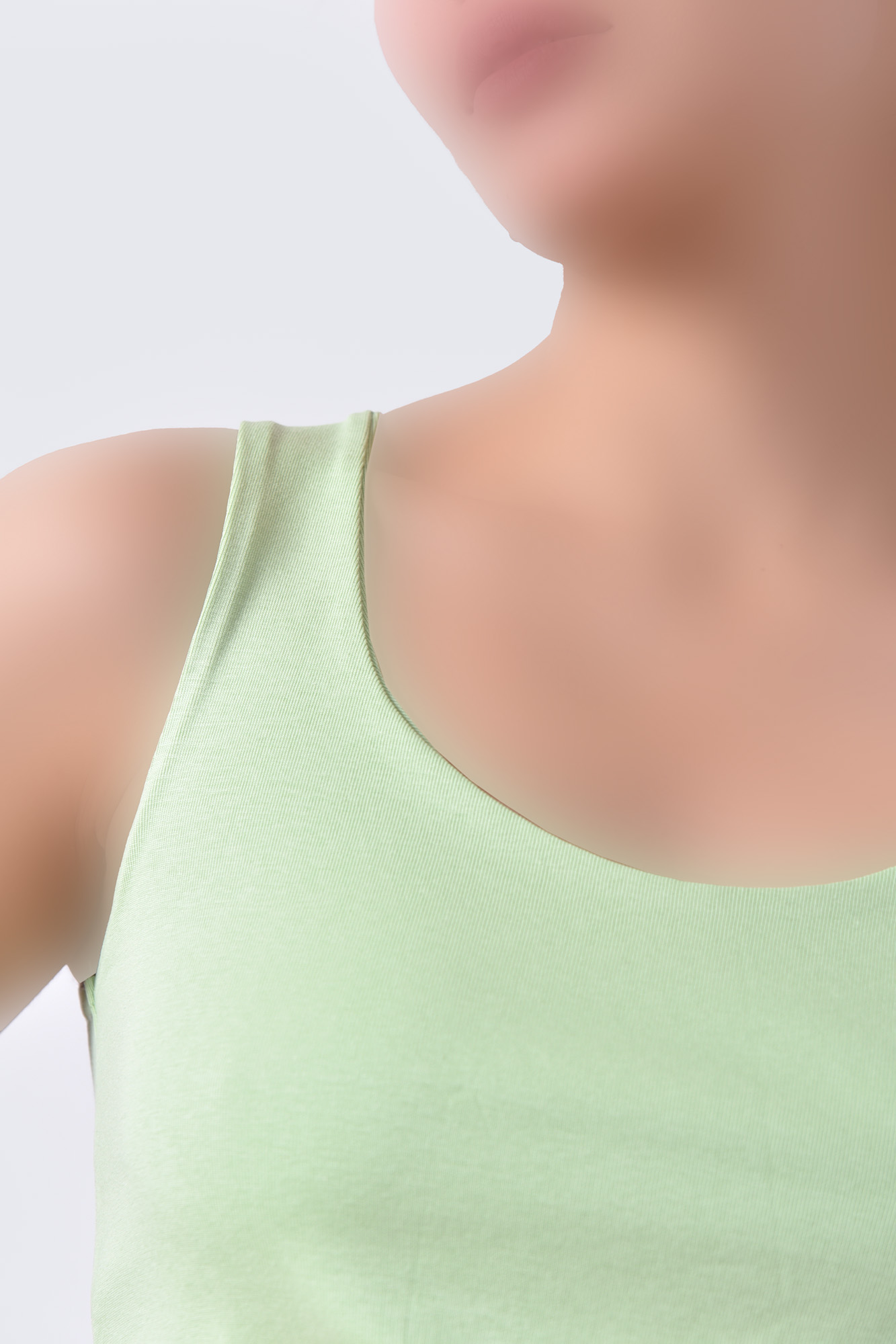 تاپ تیشرتی کراپ ساده زنانه