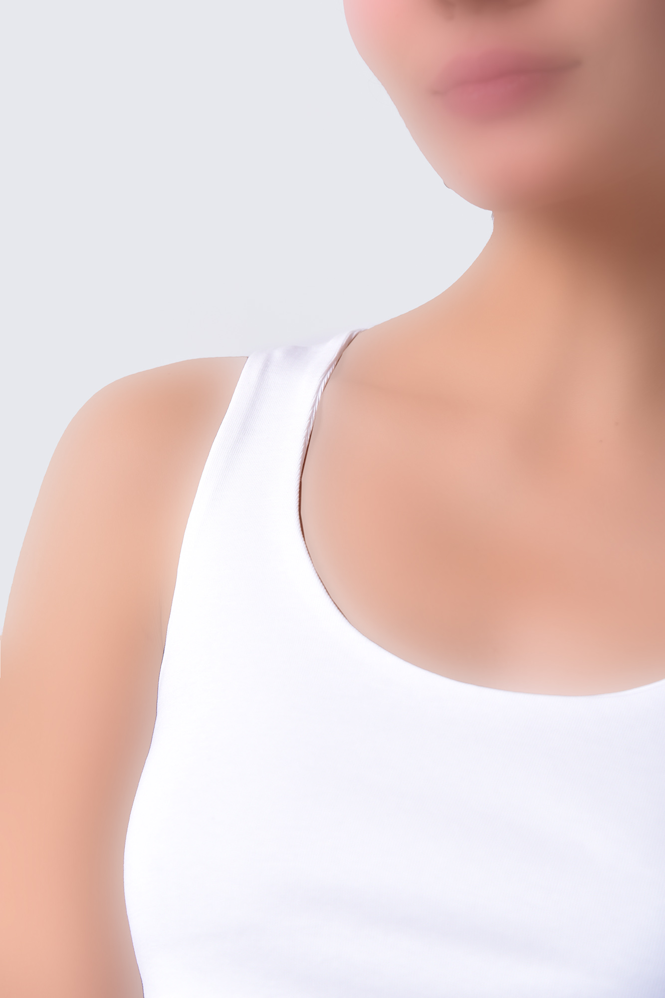 تاپ تیشرتی کراپ ساده زنانه