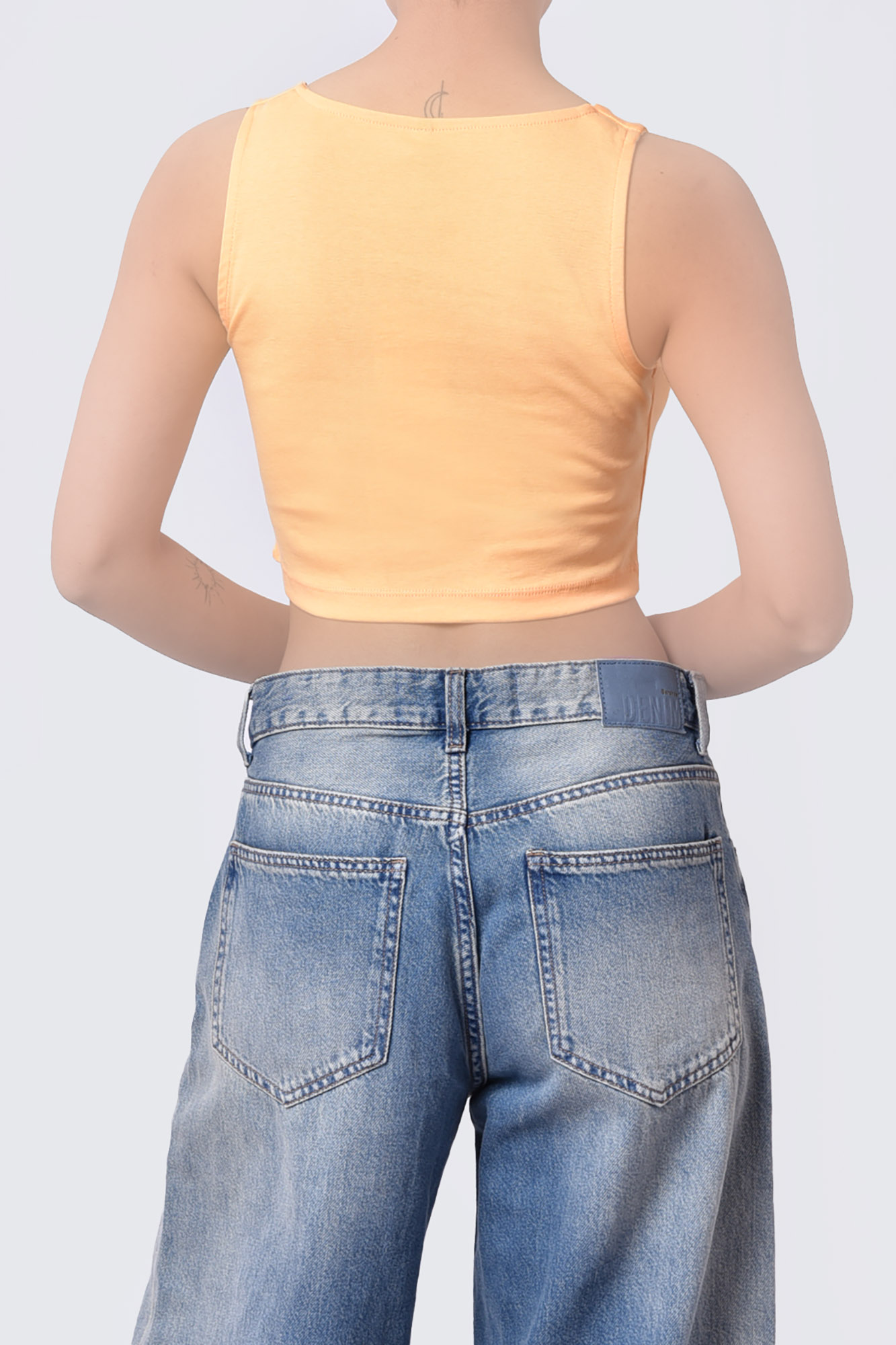 تاپ تیشرتی کراپ ساده زنانه