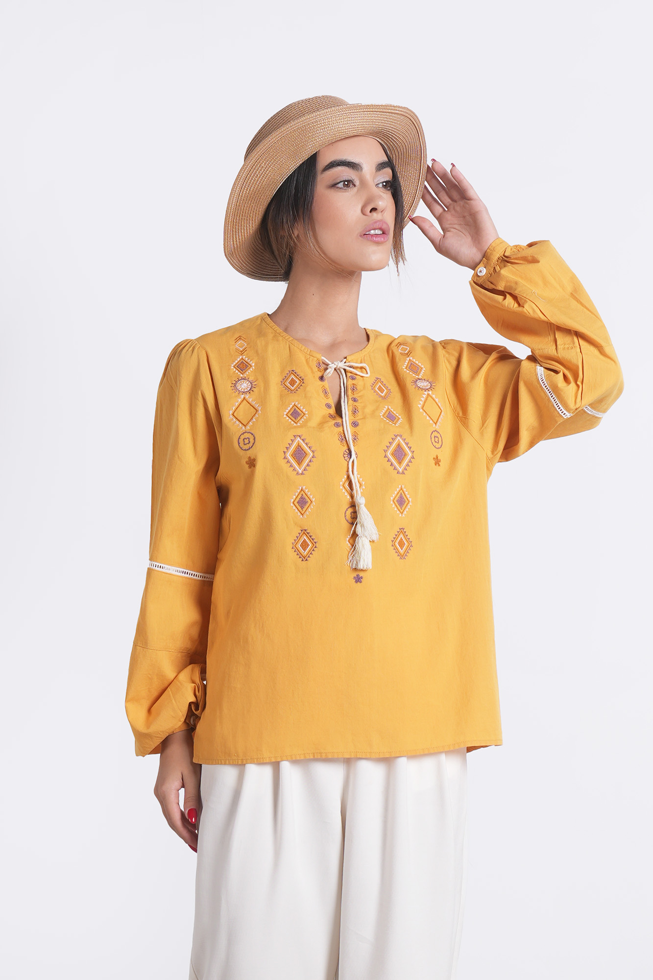 بلوز آستین بلند گلدوزی دار