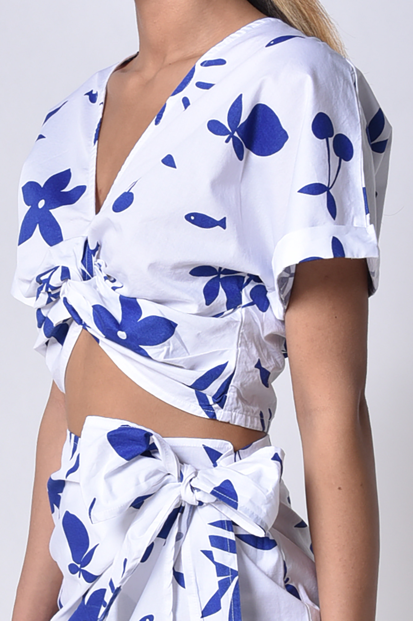 بلوز آستین کوتاه پیش گره دار