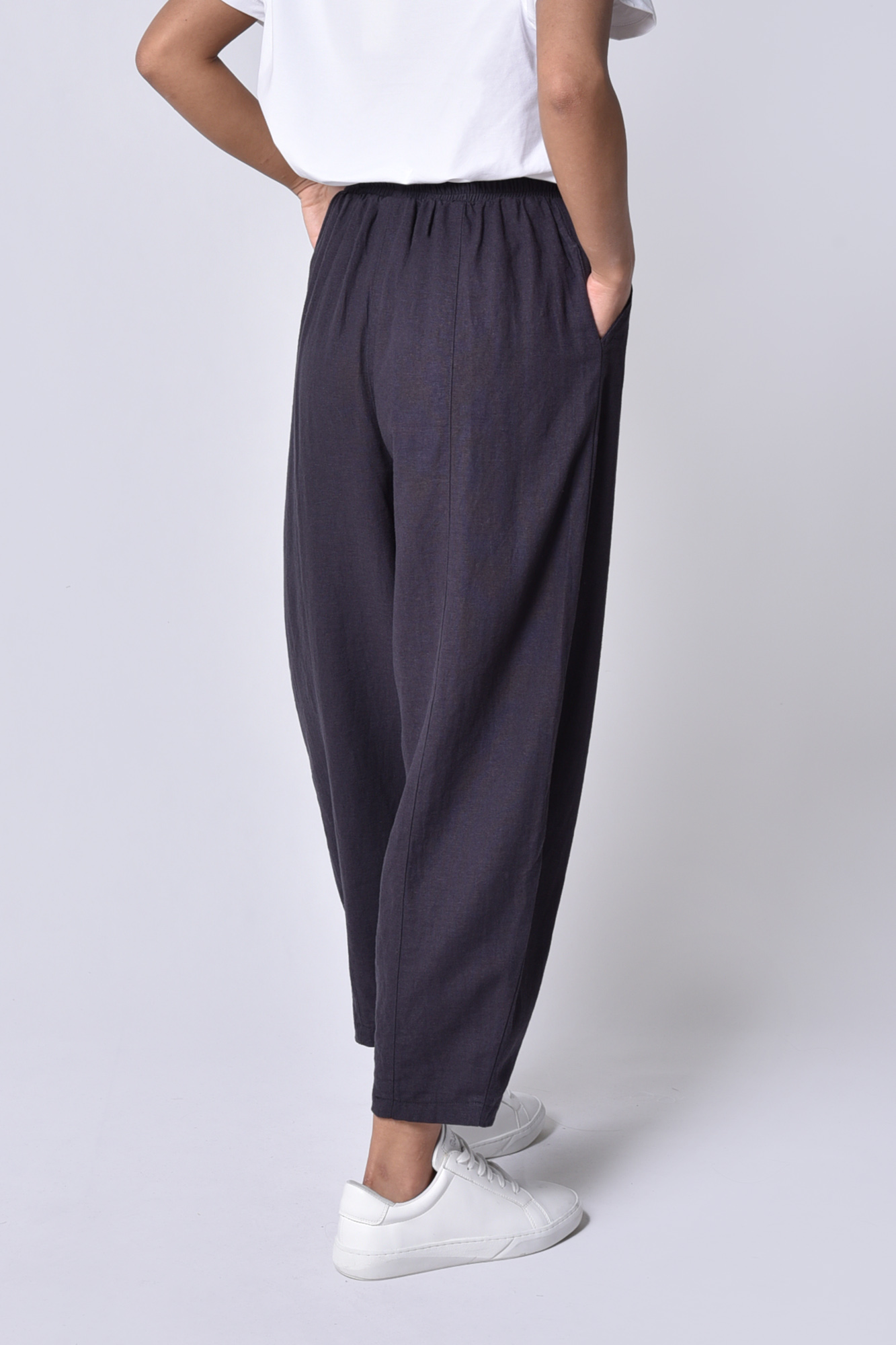 شلوار پارچه ای ساده زنانه