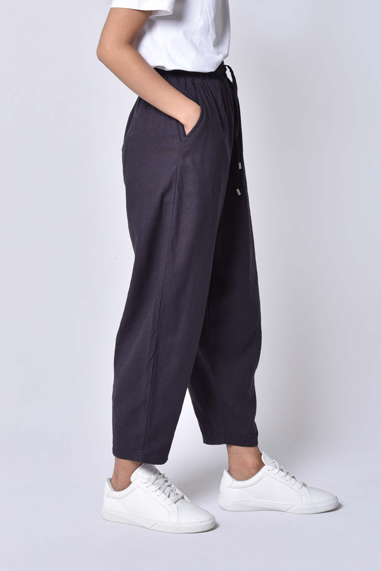 شلوار پارچه ای ساده زنانه