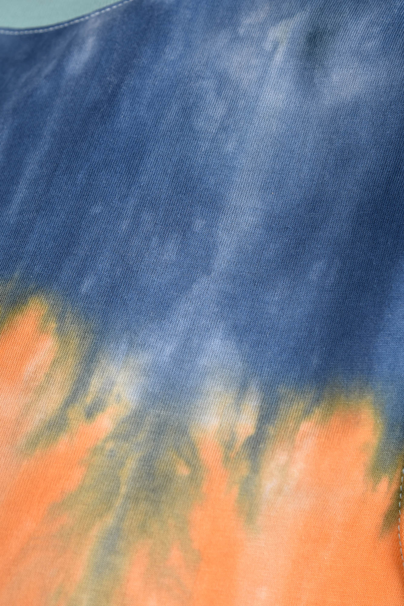 تاپ تیشرتی تای دای