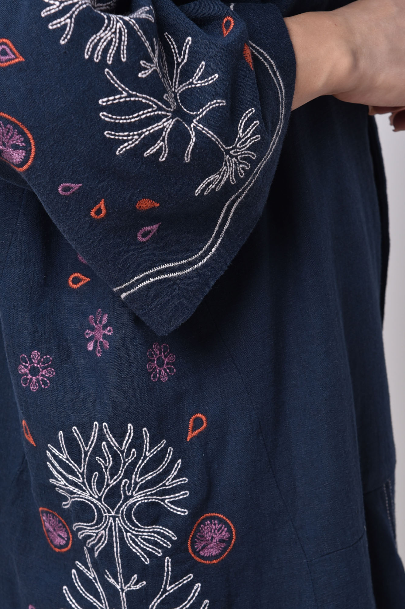 مانتو پیلی دار گلدوزی دار