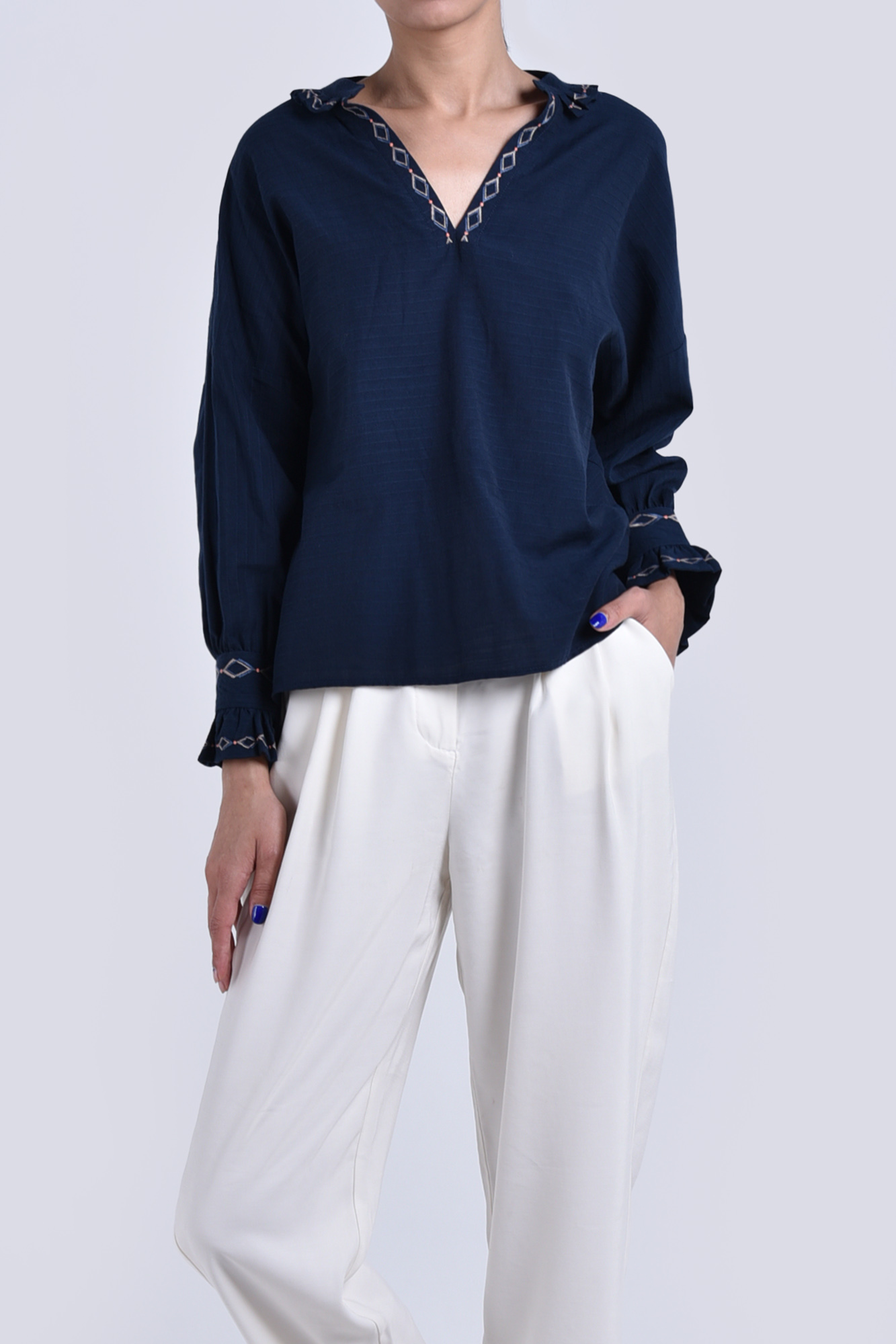 بلوز آستین بلند گلدوزی دار